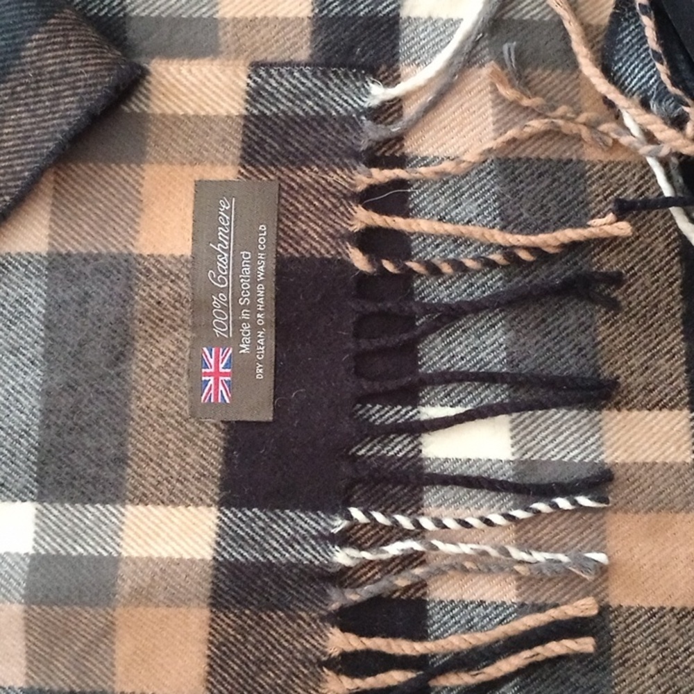 100% Cashmere Plaid Scarf with Fringe- Never worn